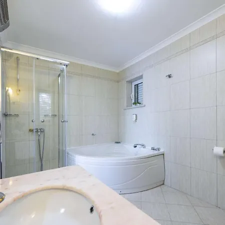 Vila Beautiful Monarch 2