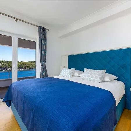 Villa Beautiful Monarch 2 *